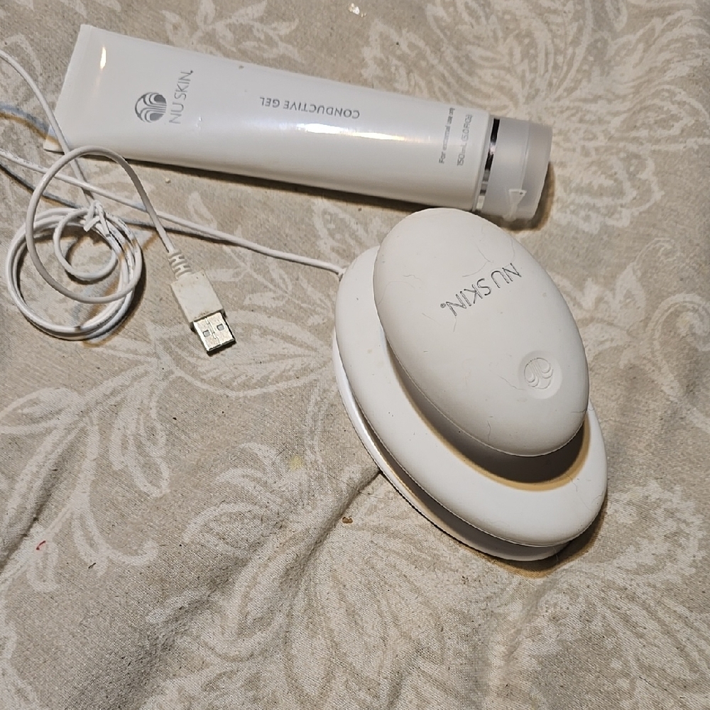 Nu Skin Conductive Gel and Device Set - White